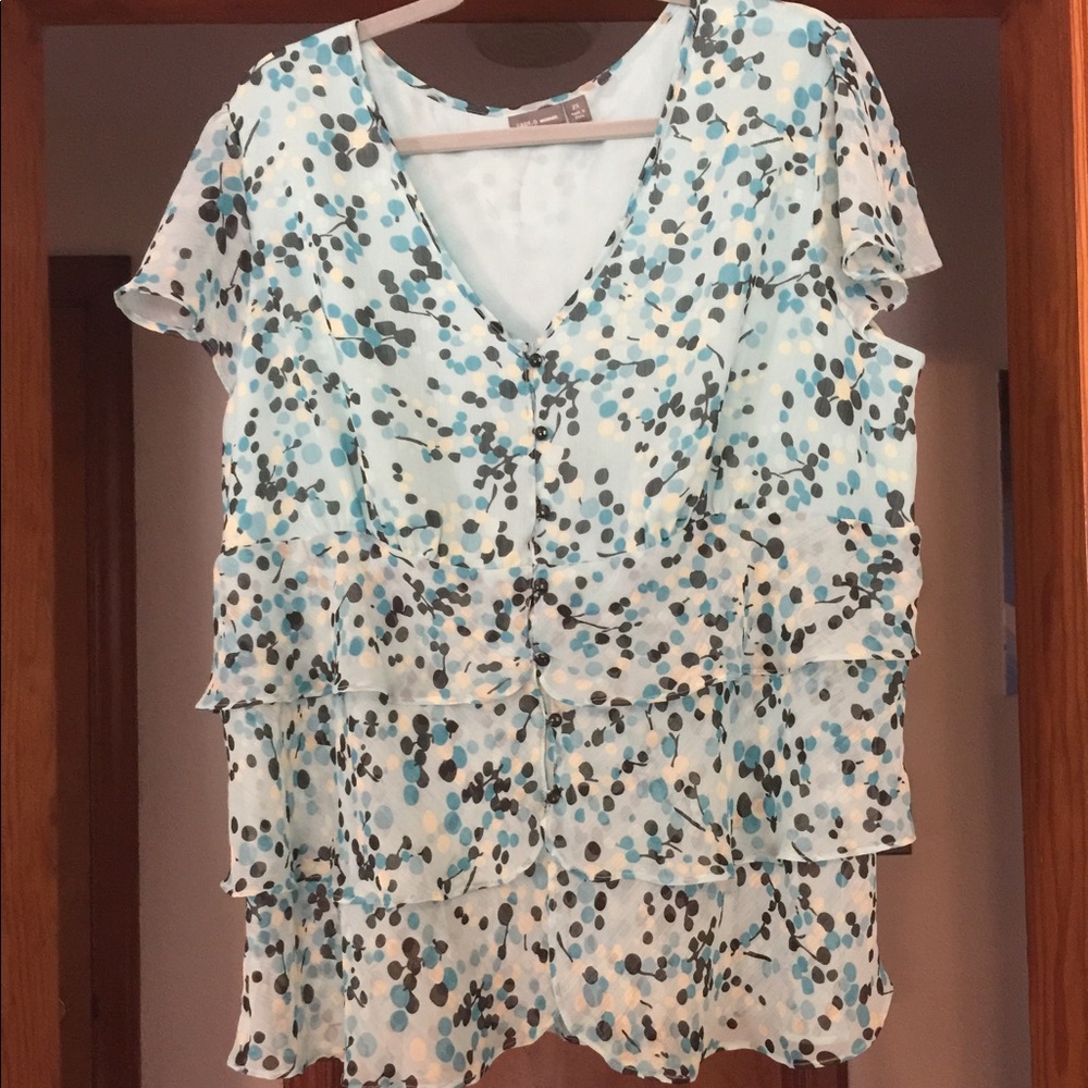 Beautiful lightly used & new blouses 👚